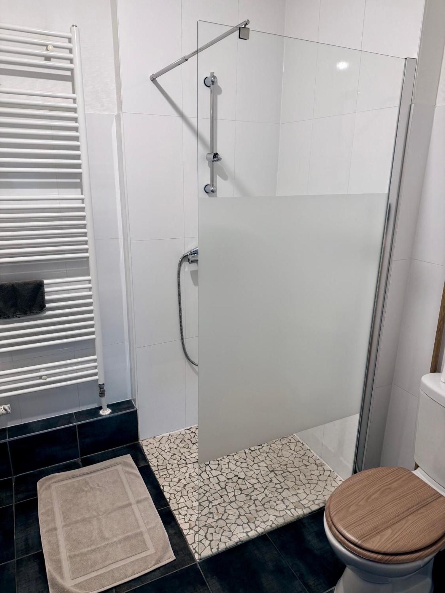 Le T2 Appartement Moderne Avec Terrasse Et Parking Estrasburgo Exterior foto